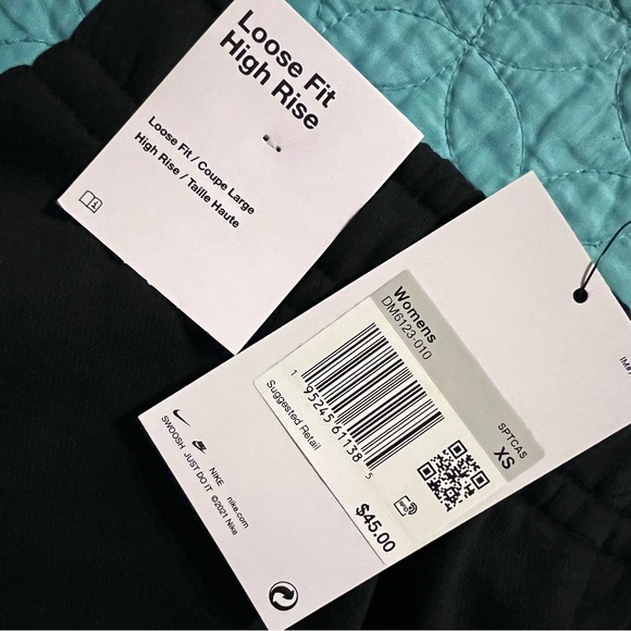 Nike Women’s shorts - Picture 2 of 2